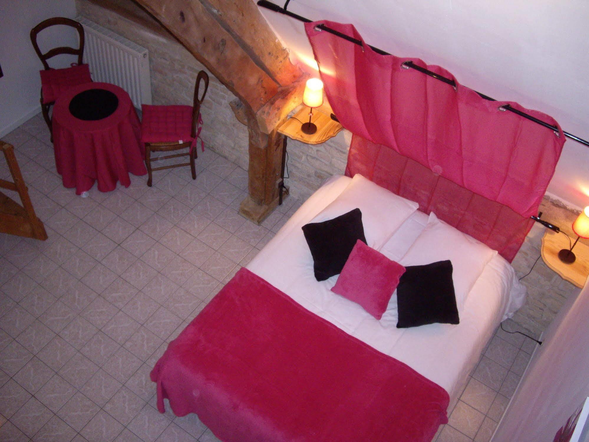 Auberge De La Luzerne Bernieres-sur-Mer Bagian luar foto