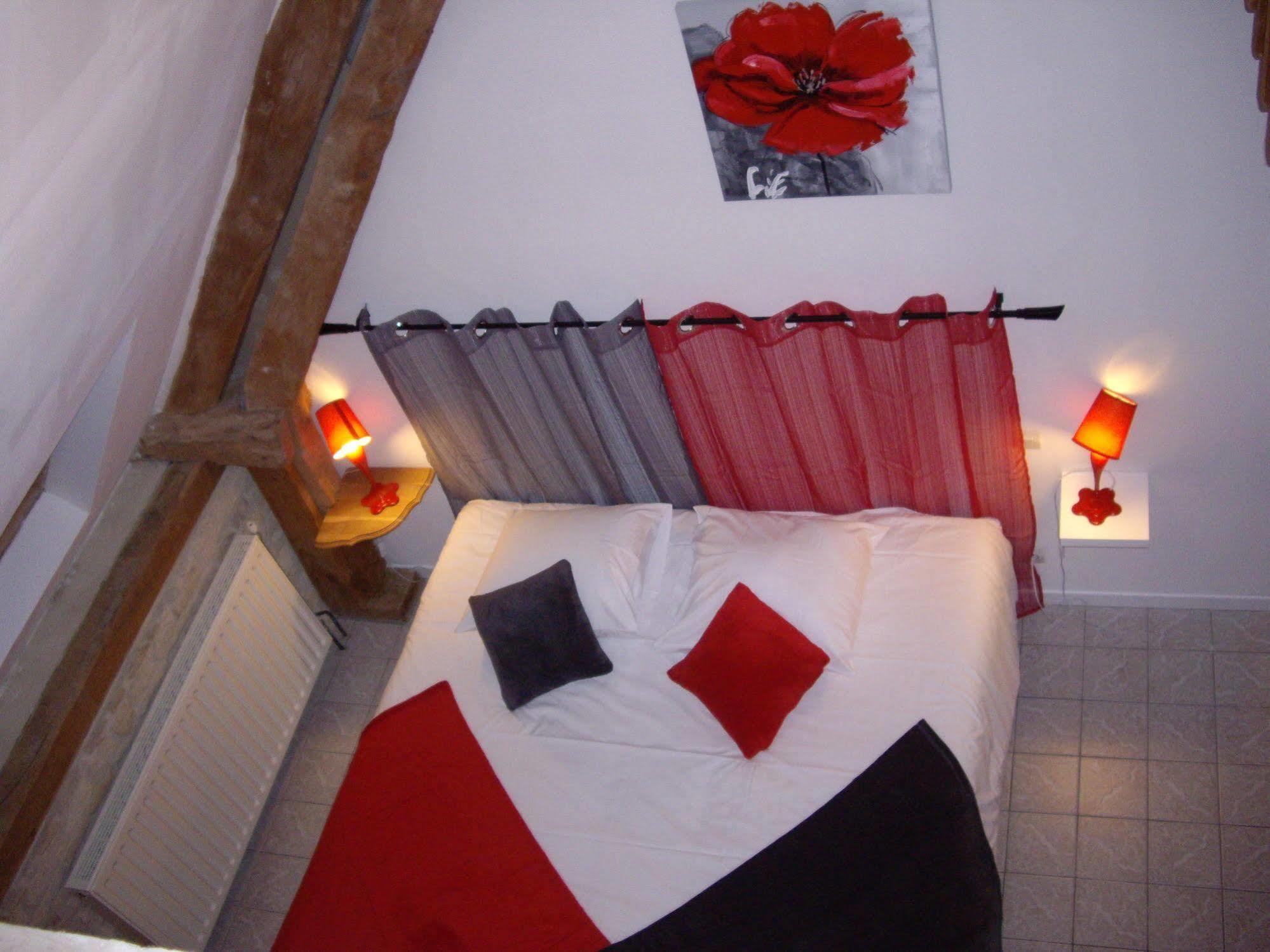 Auberge De La Luzerne Bernieres-sur-Mer Bagian luar foto