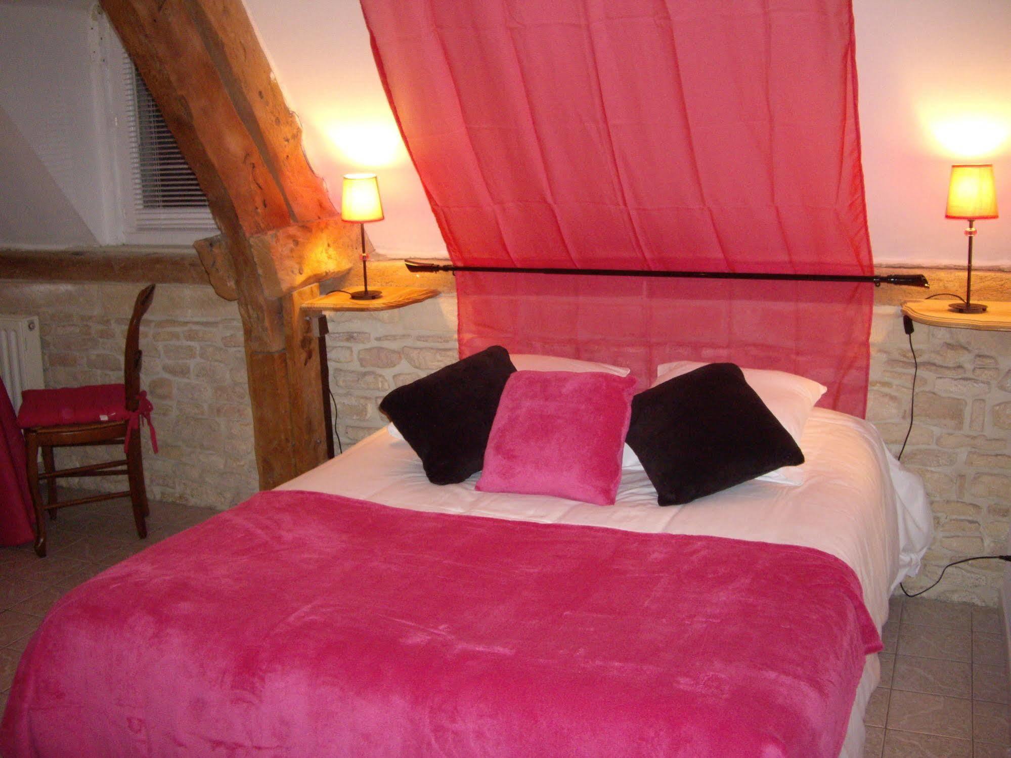 Auberge De La Luzerne Bernieres-sur-Mer Bagian luar foto