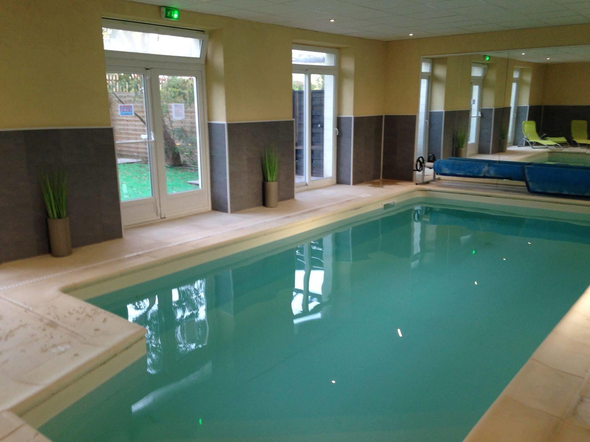 Auberge De La Luzerne Bernieres-sur-Mer Bagian luar foto